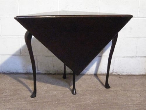 Corner drop store leaf table