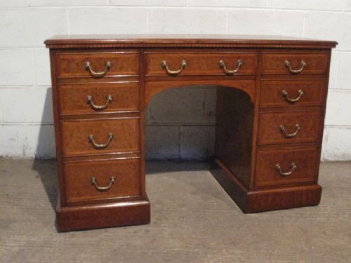 lovely antique victorian mahogany pedastal kneehole desk c1880 wdb16054