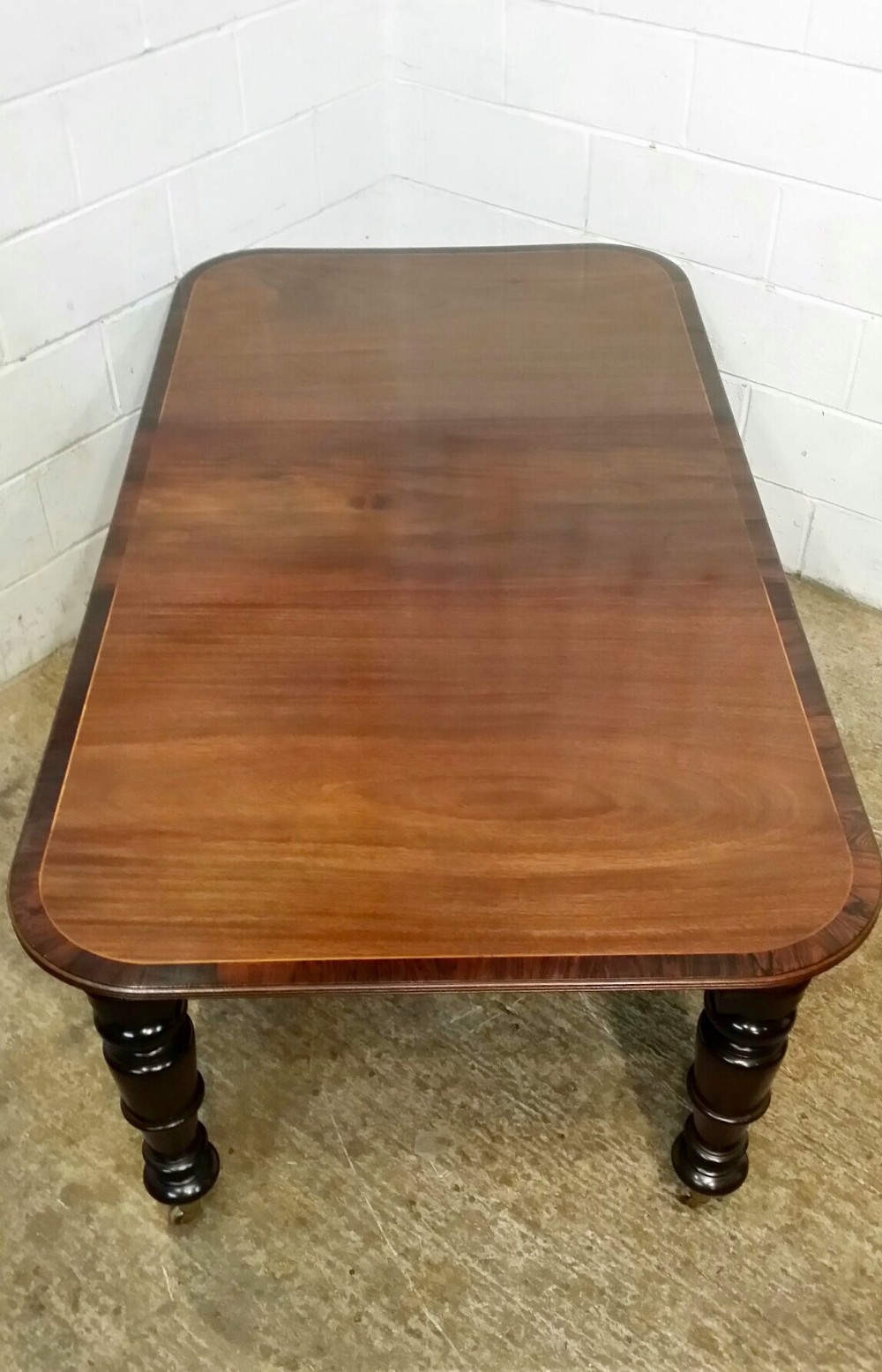 antique victorian mahogany dining table with rosewood banding c1880