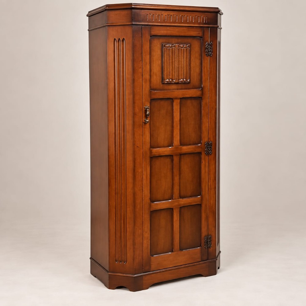 an oak hall wardrobe c1920
