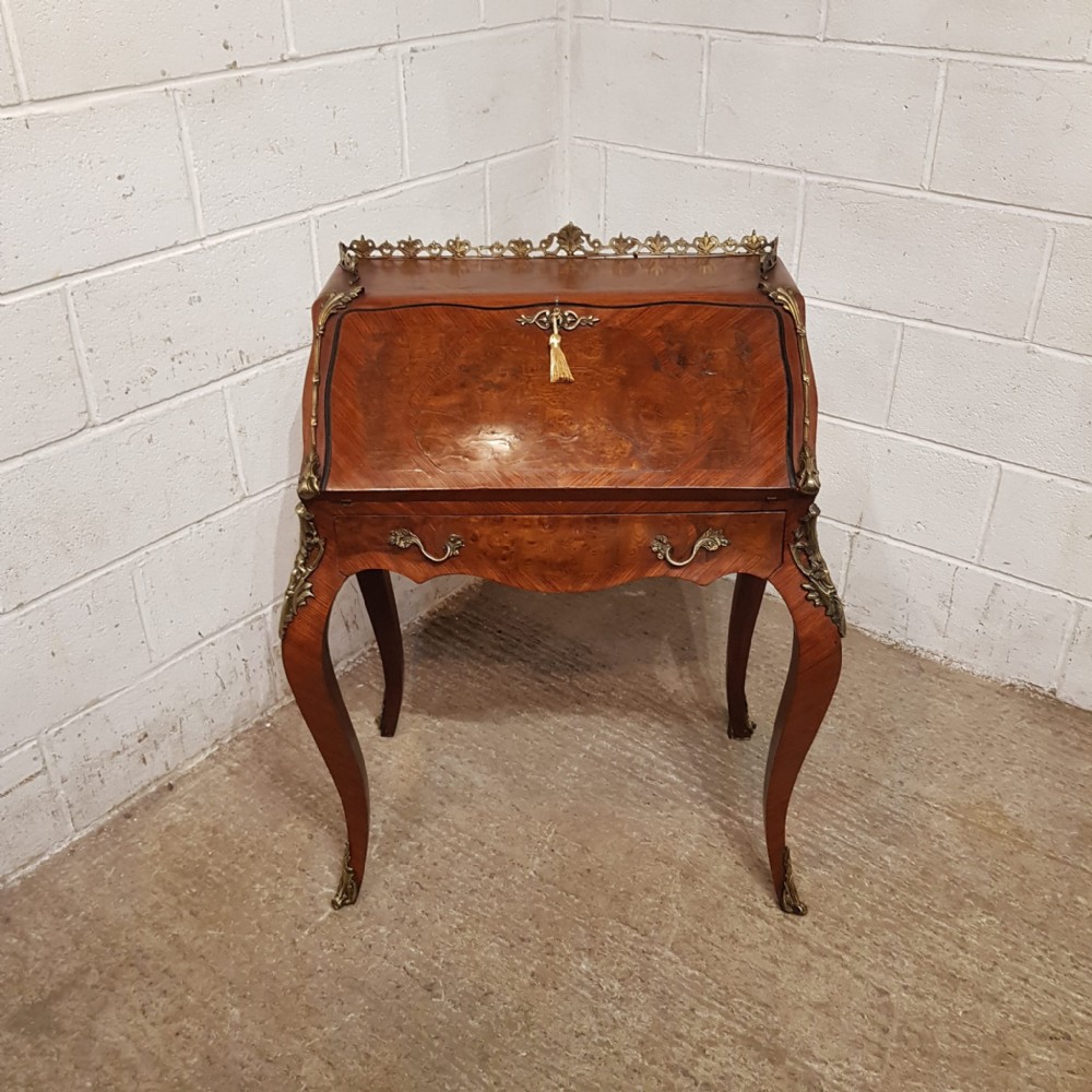 a walnut bureau de dame c1920